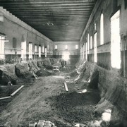 Adaptace barokní Jízdárny Pražského hradu pro výstavní účely v letech 1948-1949. Zahajovací expozicí byla Československý lid a jeho kraj v životě, práci a zápasu