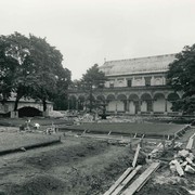 Giardinetto Letohrádku královny Anny v Královské zahradě. Rekonstrukce květinové zahrady a přilehlých prostor proběhla v letech 1937-1938