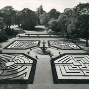 Giardinetto Letohrádku královny Anny v Královské zahradě. Rekonstrukce květinové zahrady a přilehlých prostor proběhla v letech 1937-1938