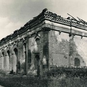 Obnova renesanční Míčovny Pražského hradu se realizovala v letech 1945-1952. Míčovna byla 9. května během Pražského květnového povstání zasažena vojenským projektilem a celá vyhořela