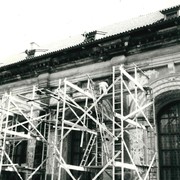 Obnova renesanční Míčovny Pražského hradu se realizovala v letech 1945-1952. Míčovna byla 9. května během Pražského květnového povstání zasažena vojenským projektilem a celá vyhořela